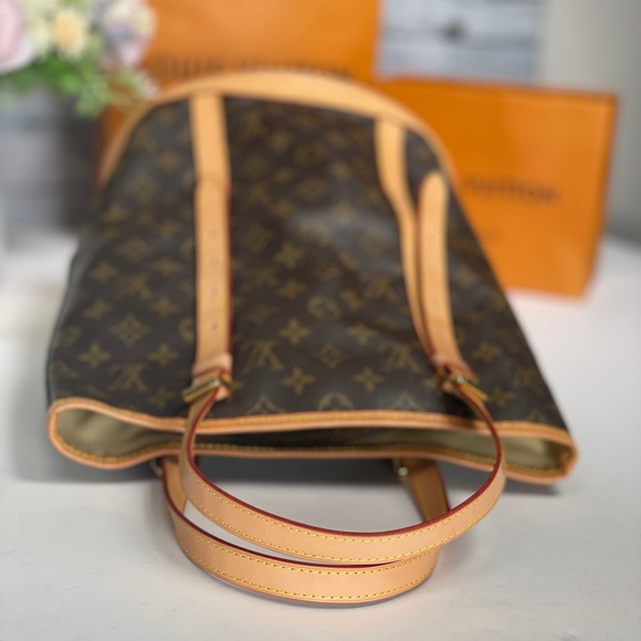 🎉SOLD 🎉Bucket GM (Large) Bag - Picture 8 of 14